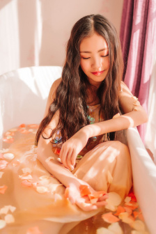 一点遮挡都没有的美女